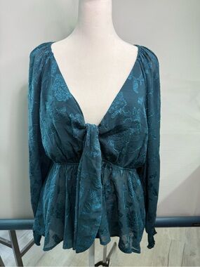 Francesca’s Tracy Tie Front Jacquard Long Sleeve Blouse Size L NWT